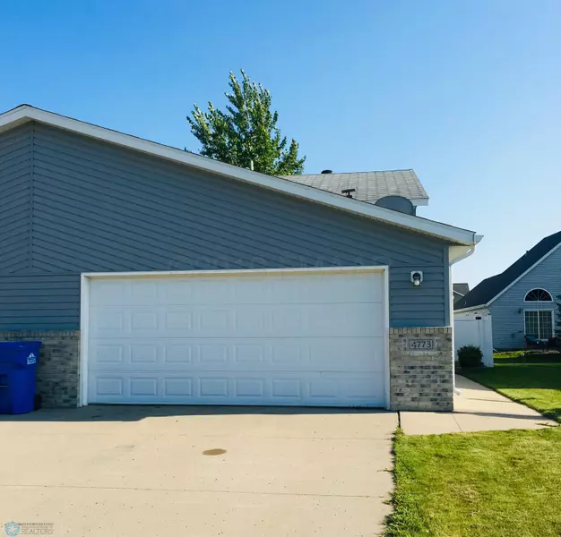 4773 TOWNSITE PL S, Fargo, ND 58104