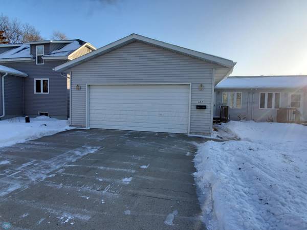 321 3RD AVE S, Wahpeton, ND 58075