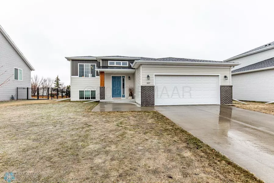 1427 35 S, Moorhead, MN 56560