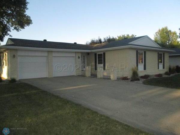 1210 LOY AVE, Wahpeton, ND 58075