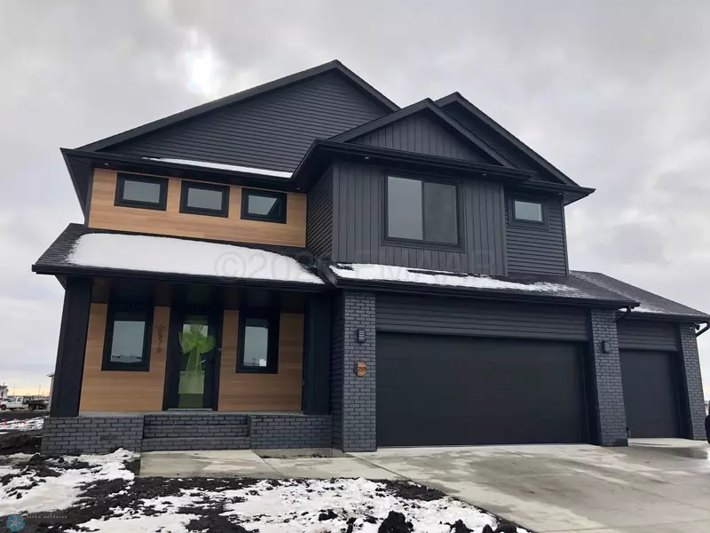 2578 GOLDEN VALLEY Pkwy S, Fargo, ND 58104