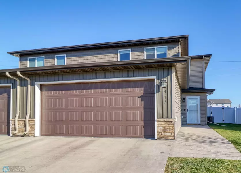 4330 ESTATE DR S, Fargo, ND 58104