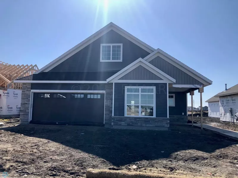 813 RANIA WAY W, West Fargo, ND 58078
