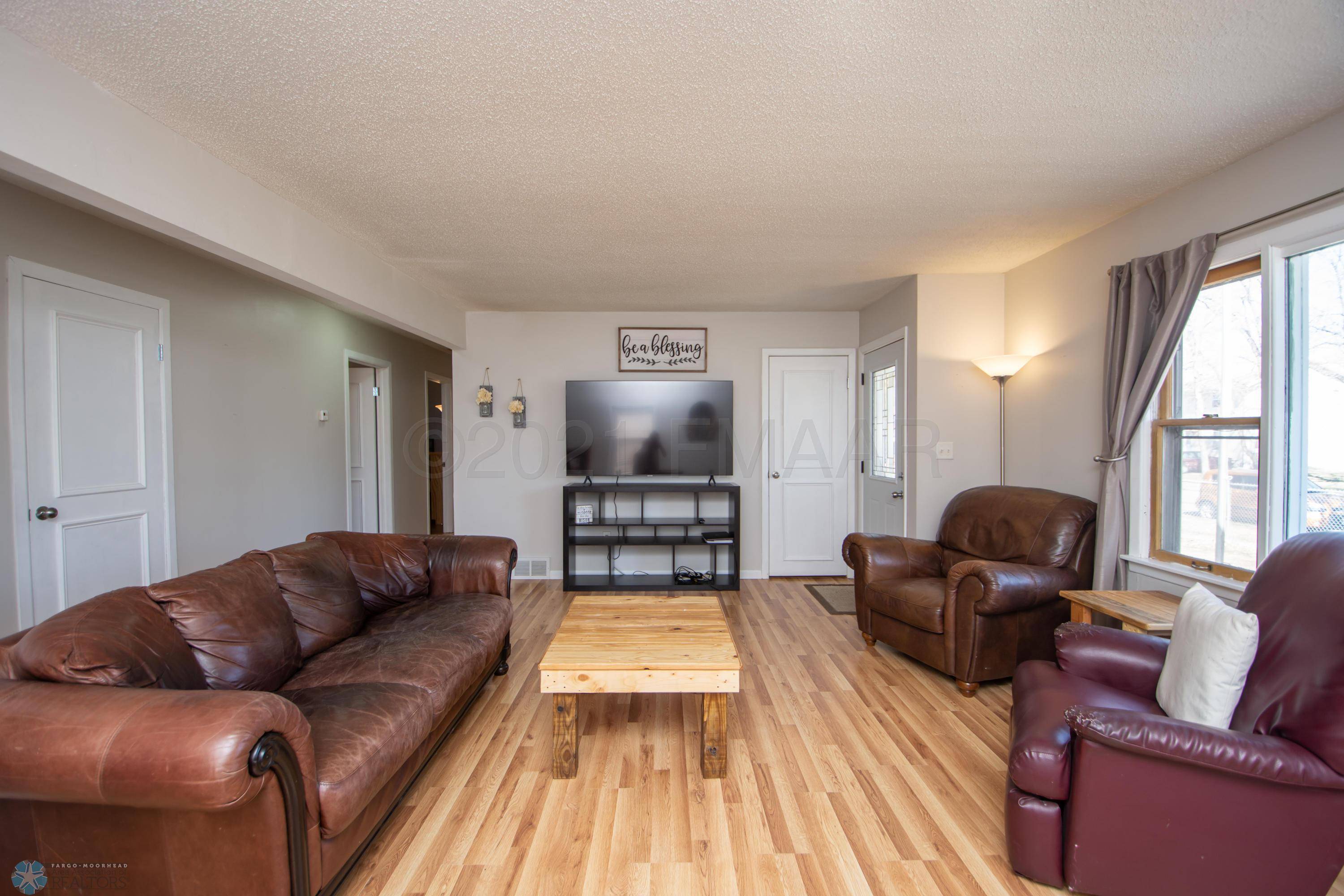 Fargo, ND 58102,910 27TH ST N
