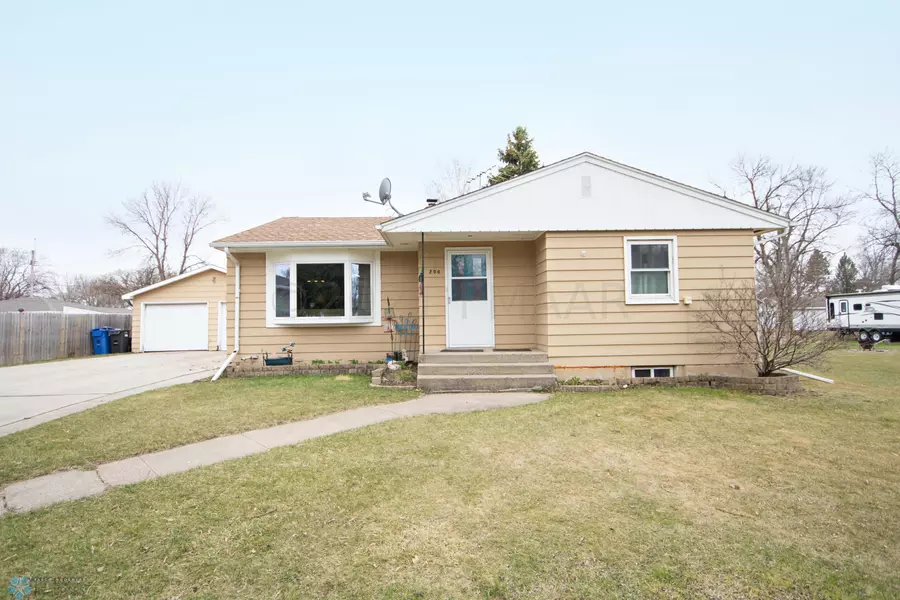 206 3 ST NW, Dilworth, MN 56529