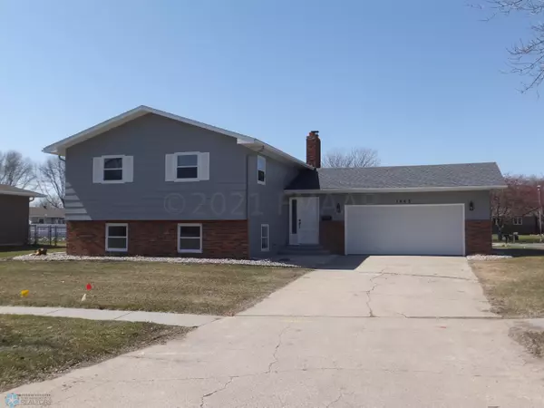 Fargo, ND 58103,1443 E GATEWAY CIR S