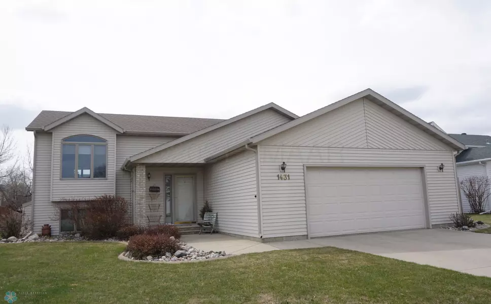 1431 4 AVE E, West Fargo, ND 58078