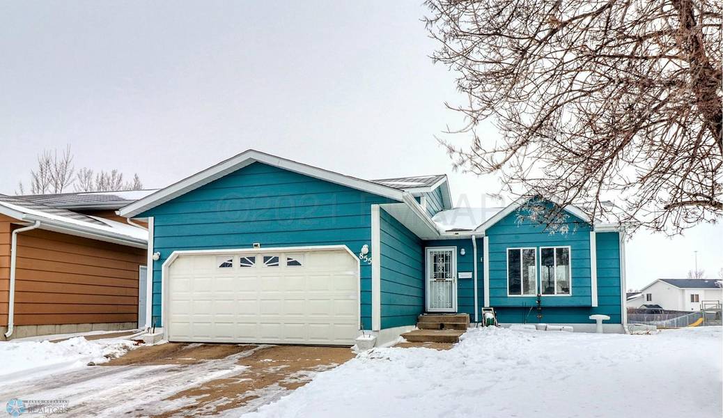 855 15 AVE W, West Fargo, ND 58078