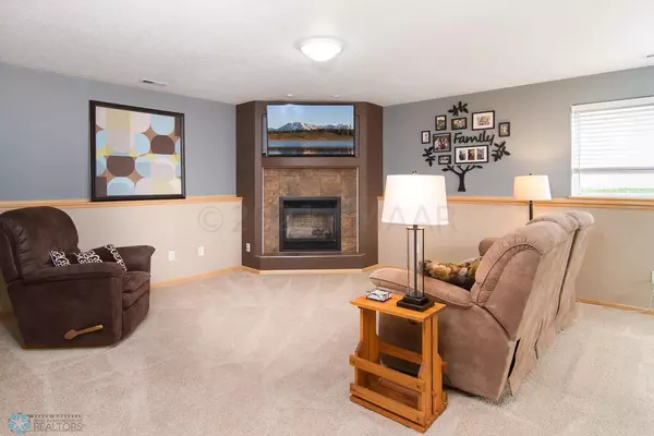 Fargo, ND 58104,3742 HARRISON ST S