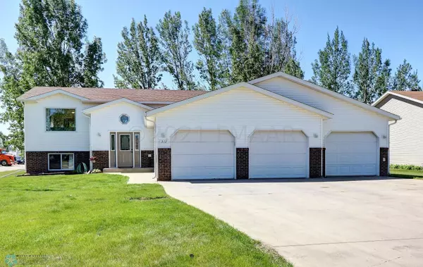 313 PARK DR E, Horace, ND 58047