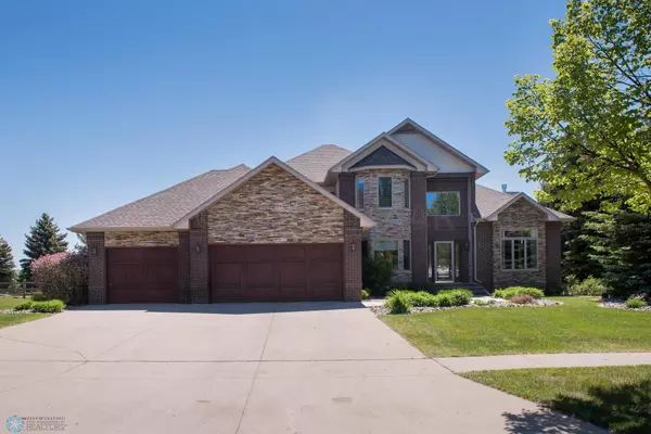 4750 Rose CRK S, Fargo, ND 58104