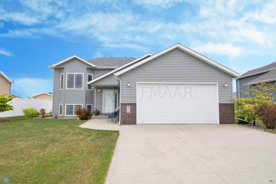 4435 NEWPORT LN, West Fargo, ND 58078