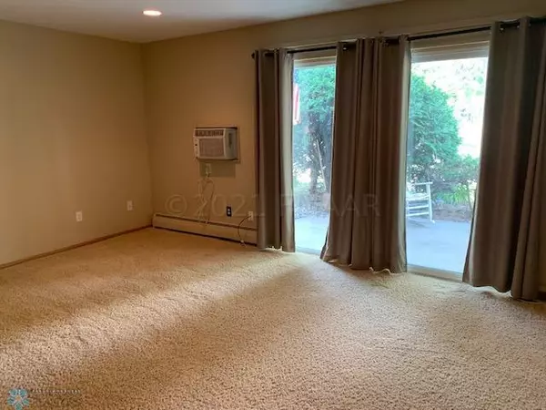 Fargo, ND 58103,2457 COUNTRY CLUB DR W ##F