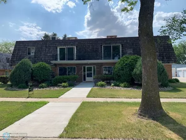 Fargo, ND 58103,2457 COUNTRY CLUB DR W ##F