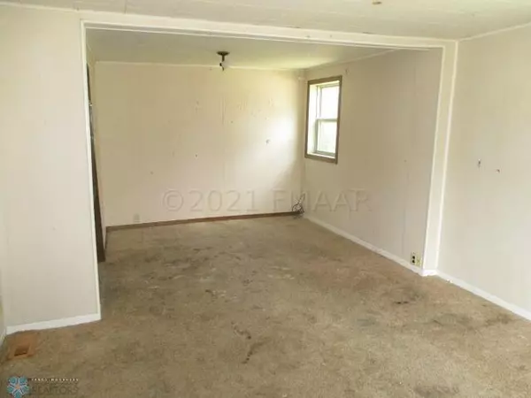 Wahpeton, ND 58075,112 4TH AVE N