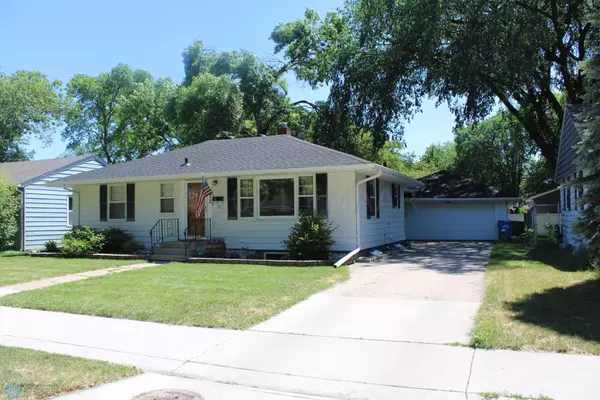 Fargo, ND 58102,322 21 AVE N