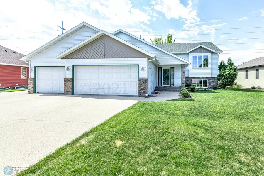 623 15 AVE E, West Fargo, ND 58078