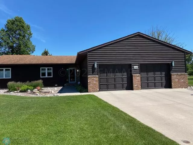 Moorhead, MN 56560,2406 RIVER DR N