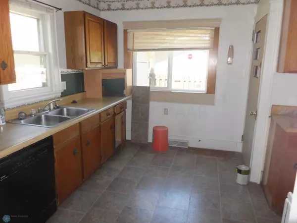 Leonard, ND 58052,28 6 ST S