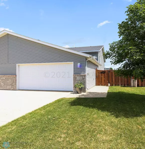 1002 38 1/2 AVE W, West Fargo, ND 58078