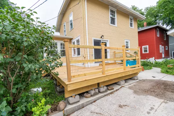 Fargo, ND 58102,724 11 AVE N