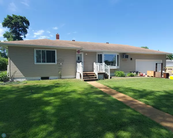 225 3RD ST, Milnor, ND 58060