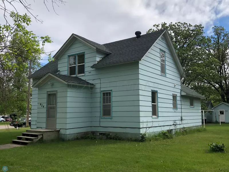 424 2ND ST NW, Mahnomen, MN 56557