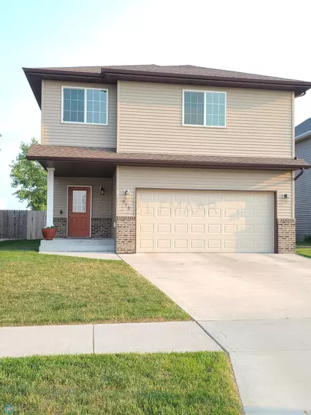 915 42ND AVE W, West Fargo, ND 58078