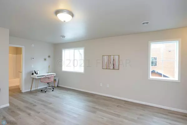 Fargo, ND 58102,703 10 AVE N #3