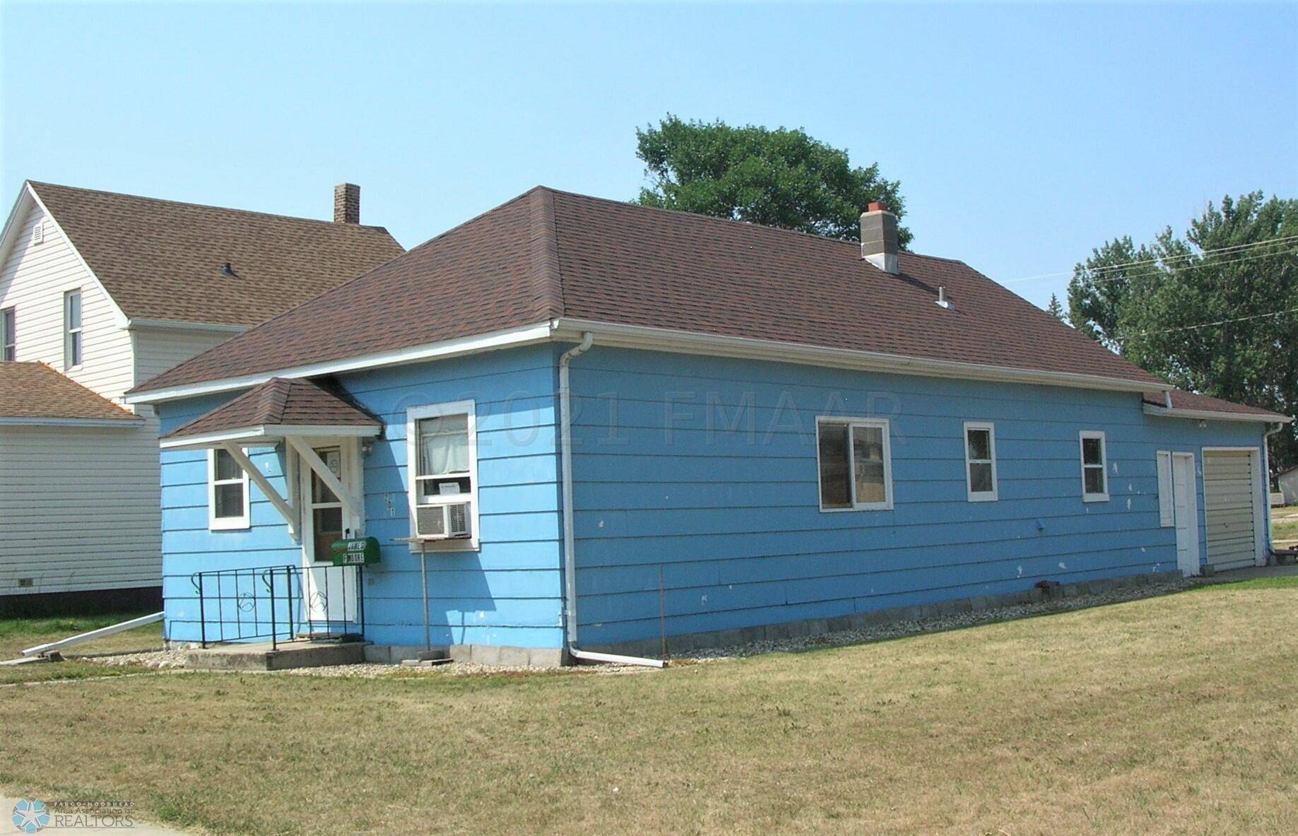 201 6TH ST S, Oakes, ND 58474