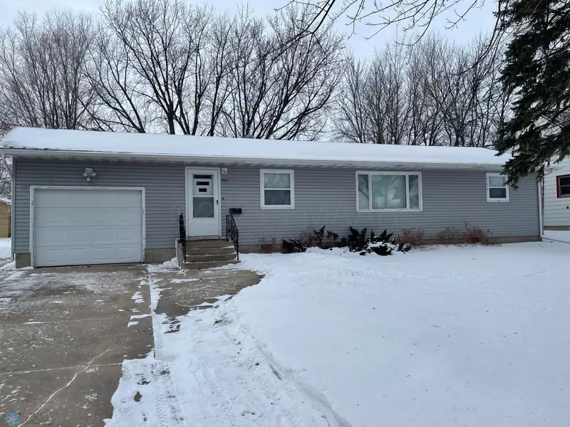 907 3RD ST S, Wahpeton, ND 58075