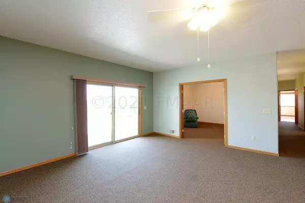 Fargo, ND 58104,5855 24 ST S #UNIT 2