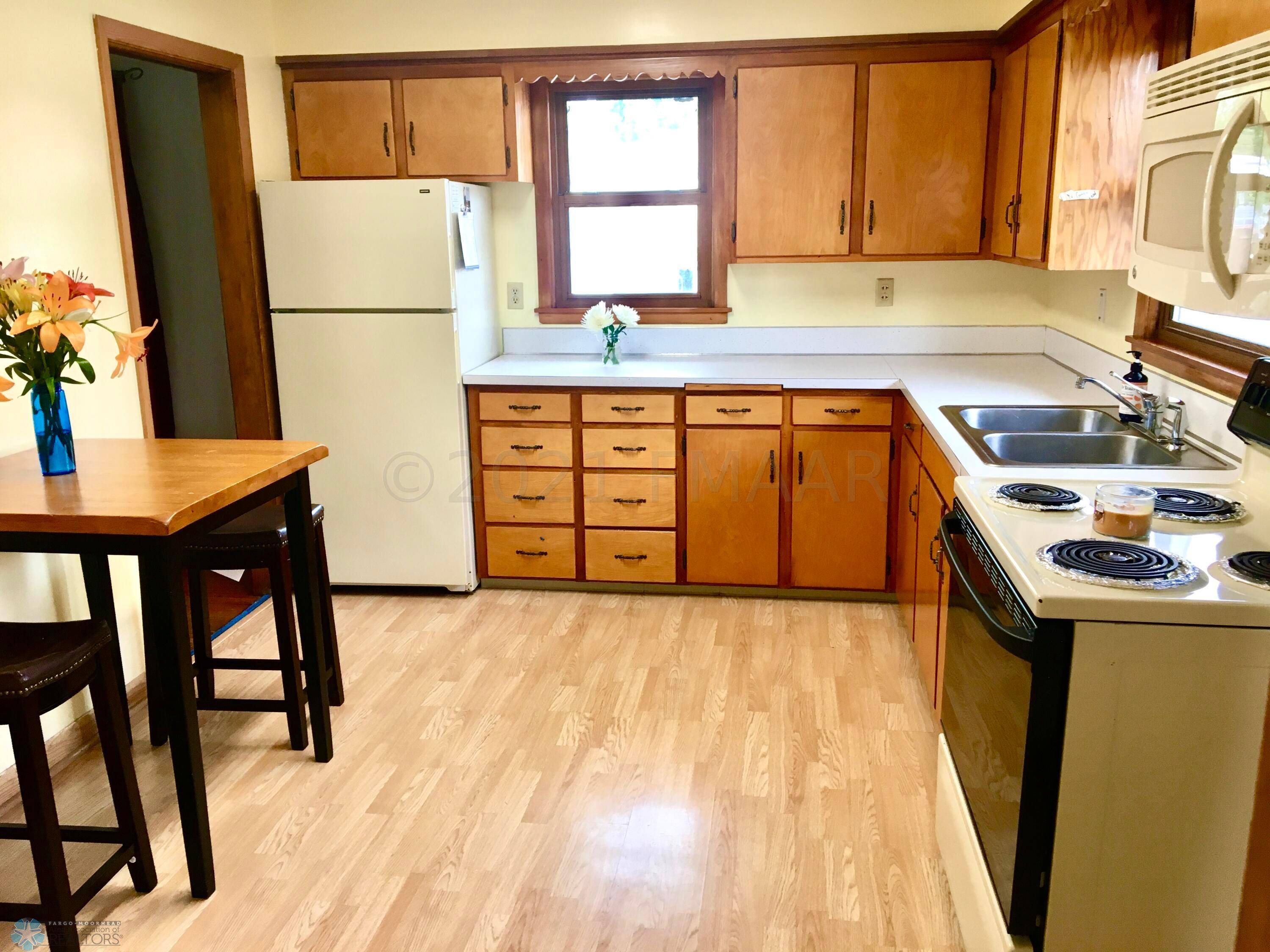 Moorhead, MN 56560,808 15TH ST N