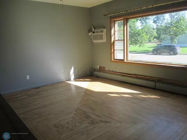 Hankinson, ND 58041,404 2ND AVE SW