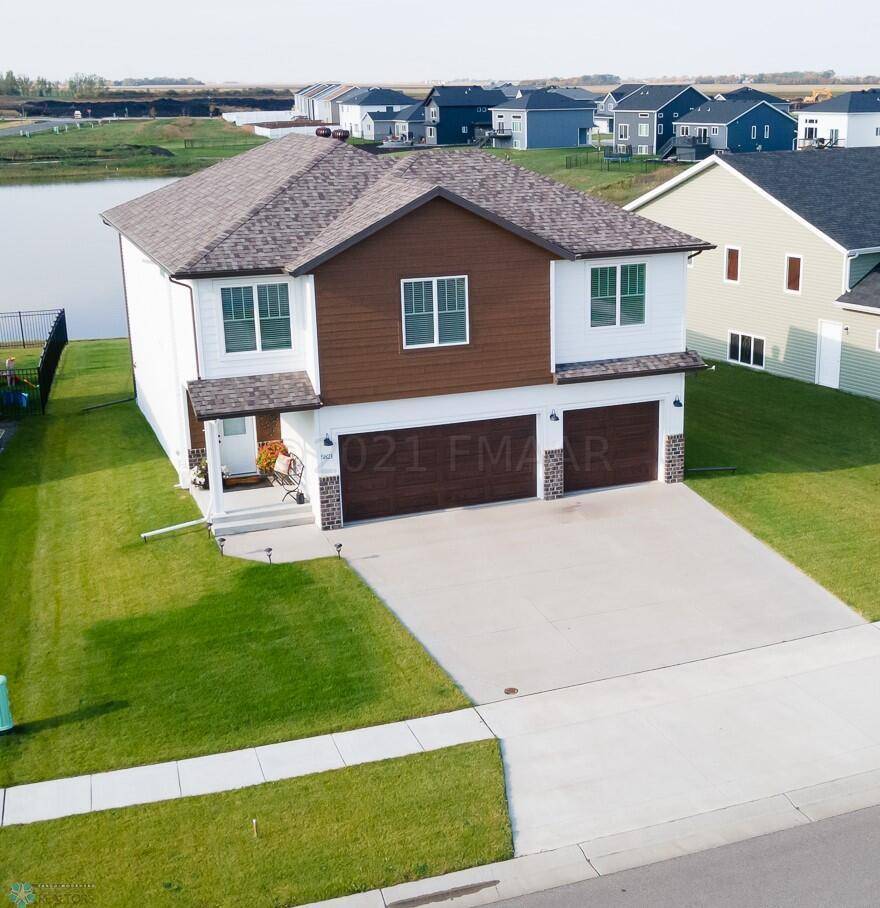 5821 DEB DR W, West Fargo, ND 58078