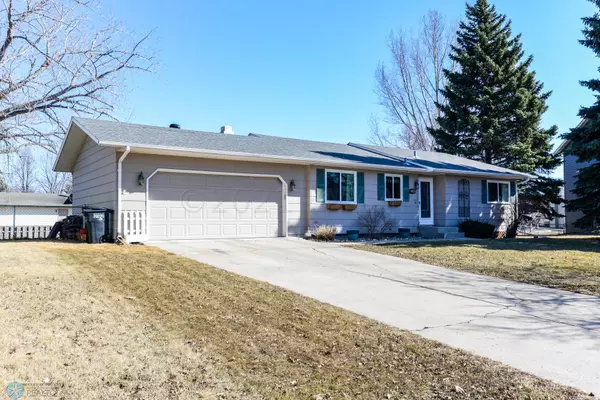 Fargo, ND 58103,1726 WHITESTONE CIR S