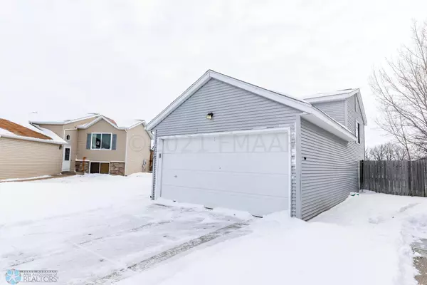 Fargo, ND 58104,1802 56 AVE S