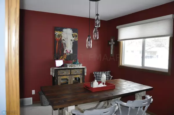 Moorhead, MN 56560,647 APPLETREE LN