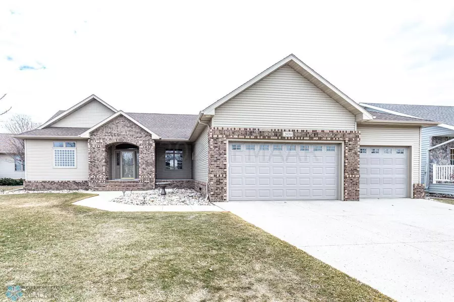 2039 RUXTON CT, West Fargo, ND 58078