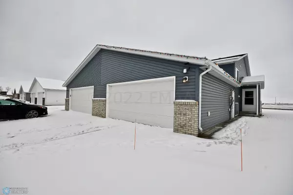 3384 MAPLE LEAF LOOP S, Fargo, ND 58104