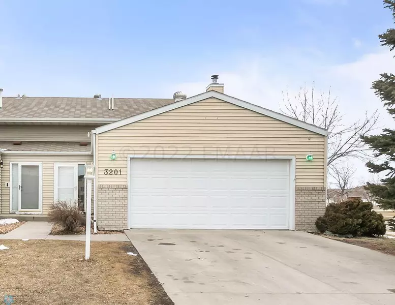 3201 30 AVE S, Fargo, ND 58103