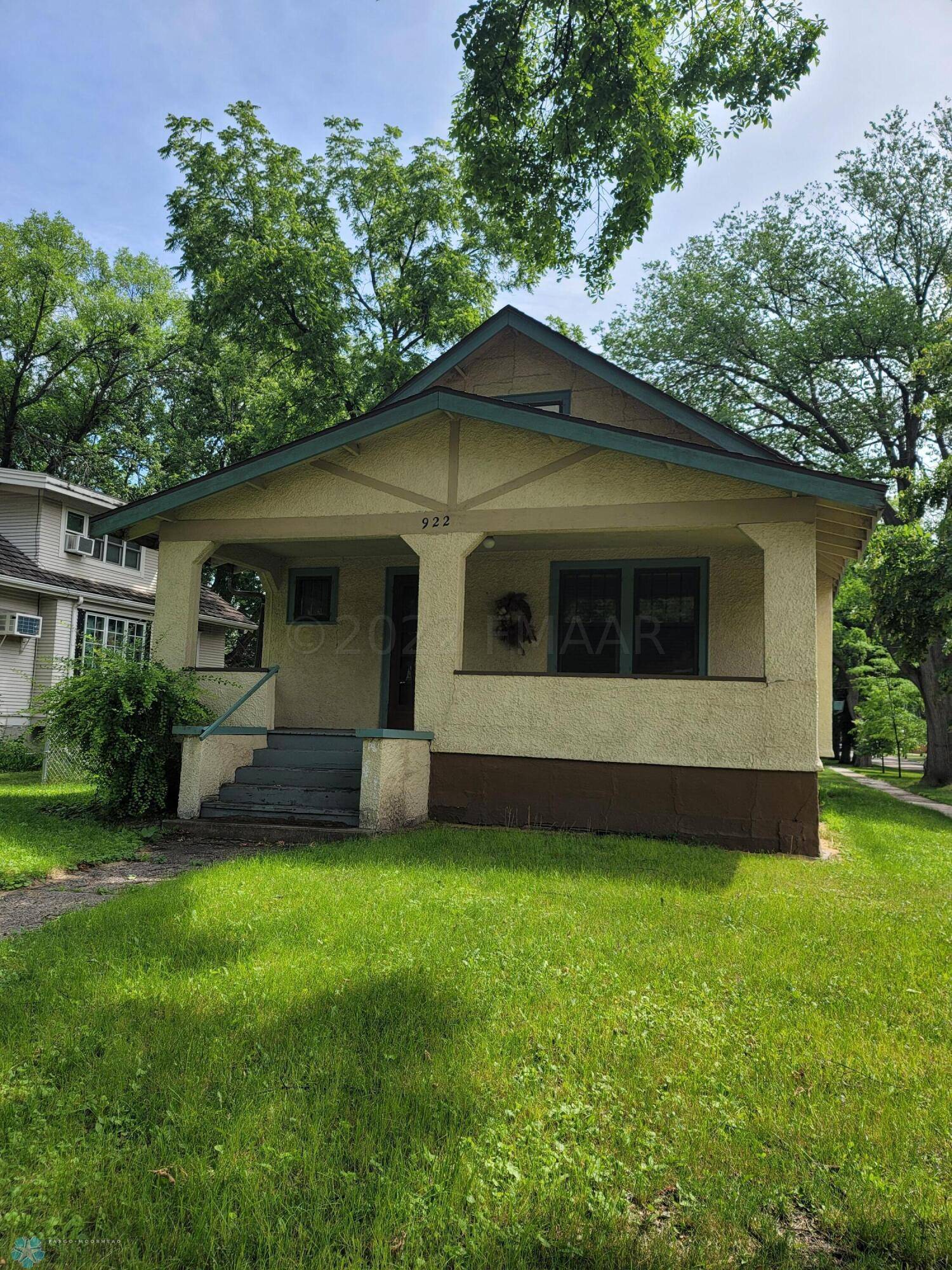 922 S UNIVERSITY DR S, Fargo, ND 58103