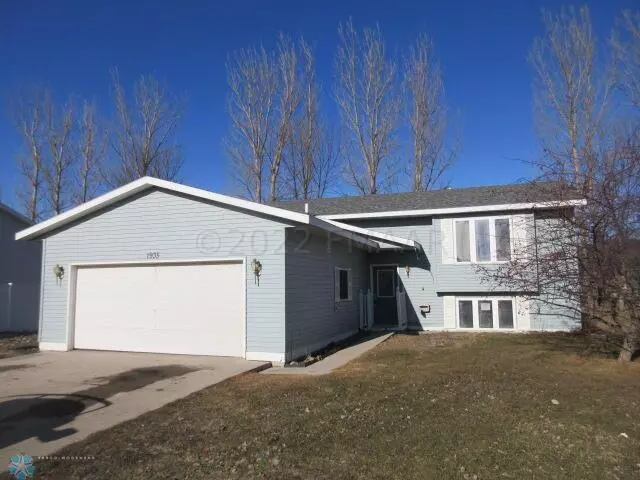 1935 12TH ST N, Wahpeton, ND 58075