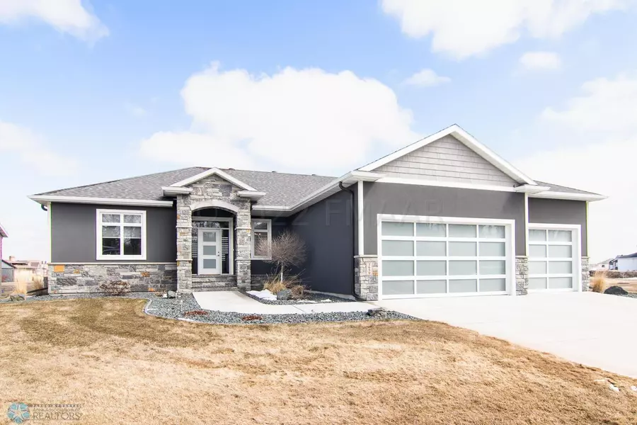 3659 HOUKOM DR E, West Fargo, ND 58078