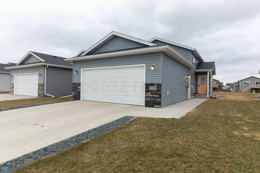 2110 10 ST W, West Fargo, ND 58078