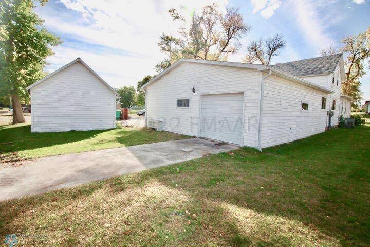 Lidgerwood, ND 58053,506 1ST ST SE
