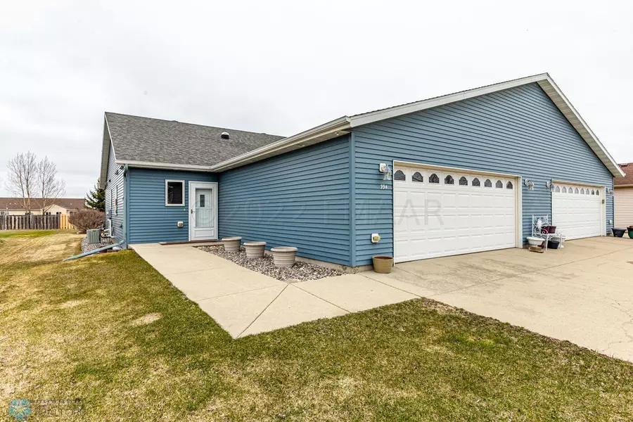 994 33RD ST S, Moorhead, MN 56560