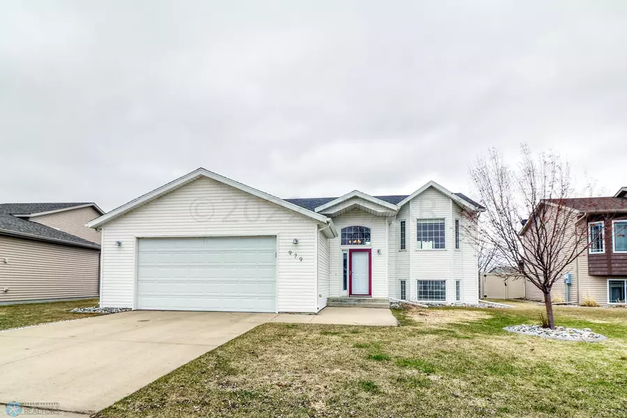 979 39 1/2 AVE W, West Fargo, ND 58078