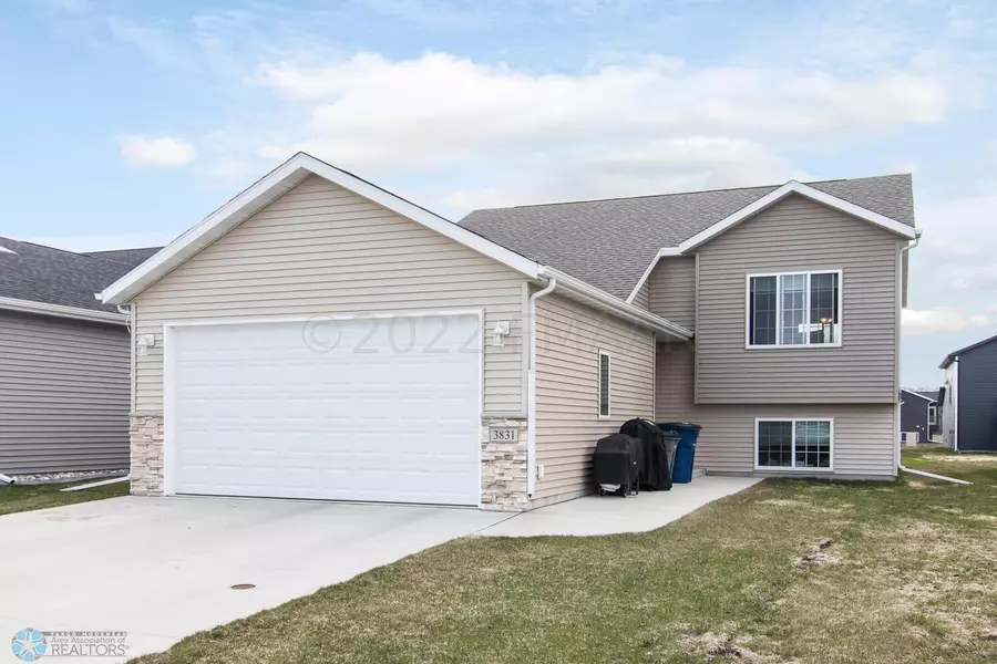 3831 32ND ST S, Moorhead, MN 56560