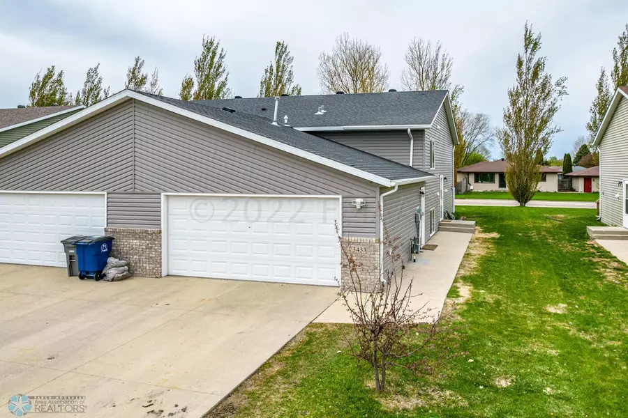 3433 15TH ST S, Moorhead, MN 56560